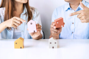 【不動産の共同名義】共有持分だけでも融資は可能？単独で借りる方法とリスク