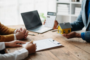 不動産担保ローンの相談先はどこがいい？銀行・ノンバンクの違いと選び方を徹底比較