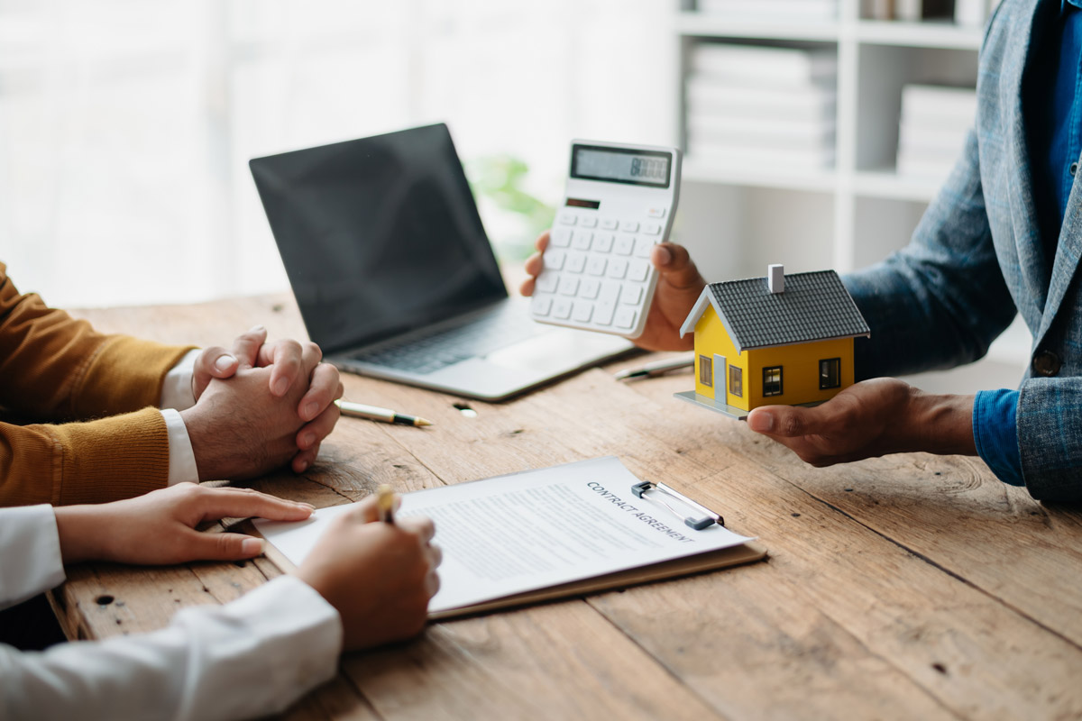 不動産担保ローンの相談先はどこがいい？銀行・ノンバンクの違いと選び方を徹底比較