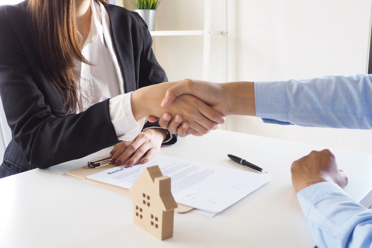 借地権を「完全所有権」へ。地主からの底地買い取り資金を不動産担保ローンで調達し、資産価値を最大化する方法